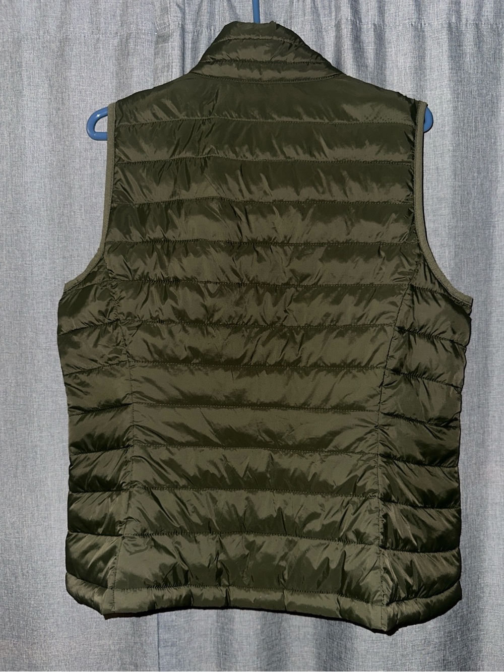 Amazon Essentials Puffer Vest - Picture 3 of 4